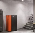 Prisma H 22/27 λέβητας pellet της EdilKamin με ενσωματωμένη δεξαμενή αποθήκευσης 100 λίτρων.